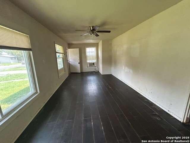 Listing photo id 13 for 970 Glamis