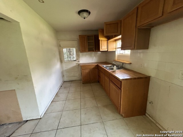 Listing photo id 14 for 970 Glamis