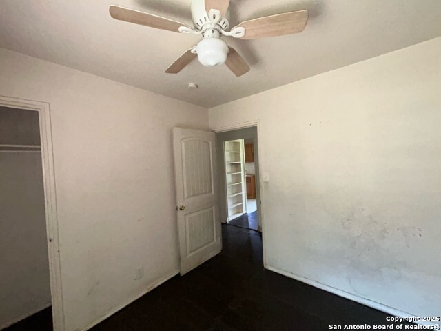 Listing photo id 16 for 970 Glamis