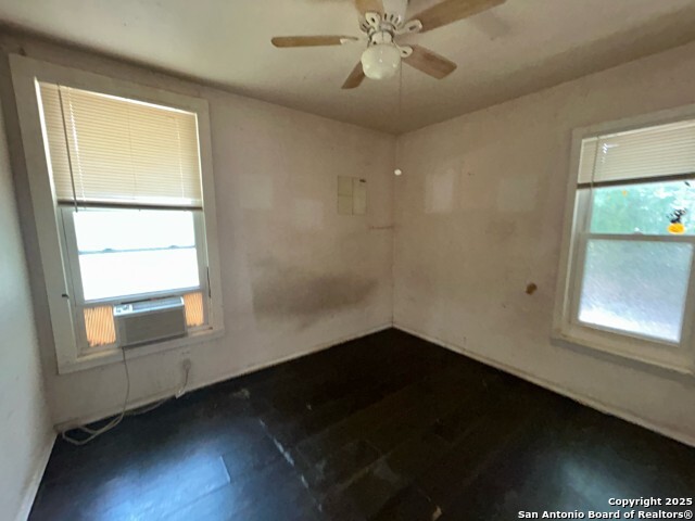 Listing photo id 17 for 970 Glamis