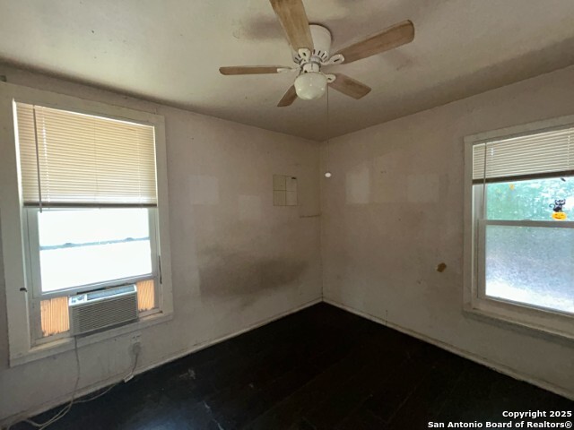 Listing photo id 18 for 970 Glamis