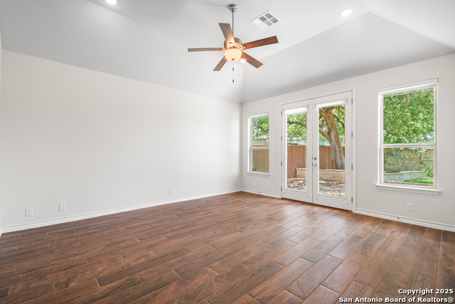 Listing photo id 8 for 101 Boulder Crk