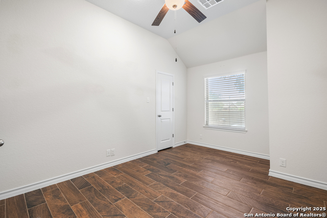 Listing photo id 13 for 101 Boulder Crk