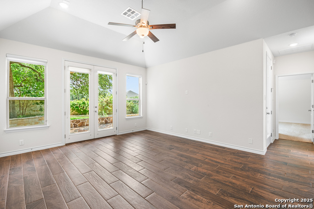 Listing photo id 7 for 101 Boulder Crk