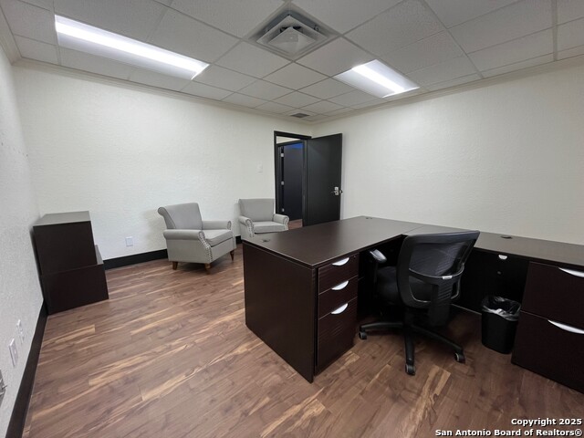 Listing photo id 2 for 5711 Northwest Parkway