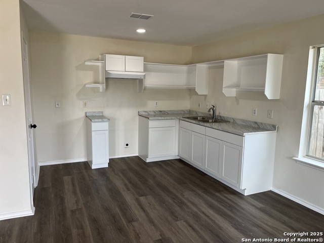 Image 3 of 17 For 9253 Balboa Port