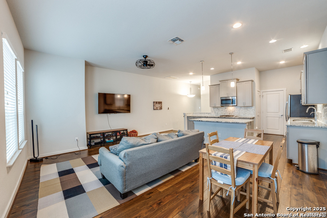 Listing photo id 2 for 3839 Harry Wurzbach  Bldg 17