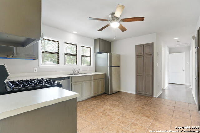 Image 7 of 18 For 411 Brooks Ave
