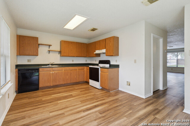 Image 5 of 25 For 8902 Breezefield