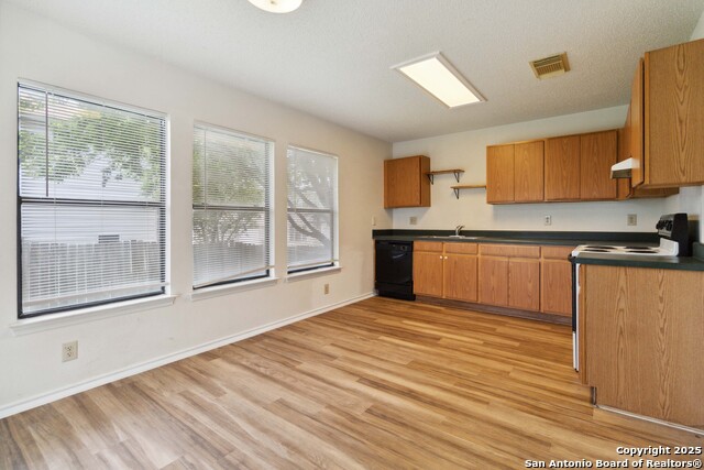 Image 6 of 25 For 8902 Breezefield