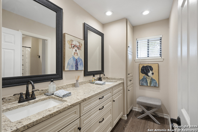 Image 15 of 29 For 21005 Hickory Bend
