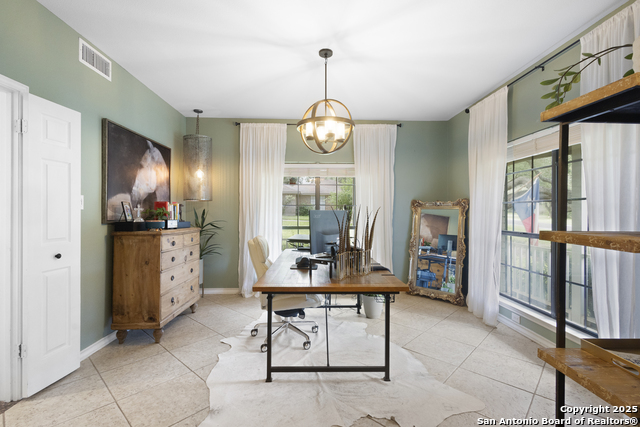 Image 4 of 29 For 21005 Hickory Bend
