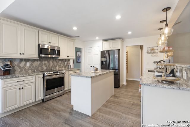 Image 6 of 29 For 21005 Hickory Bend