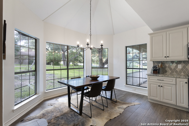 Image 7 of 29 For 21005 Hickory Bend