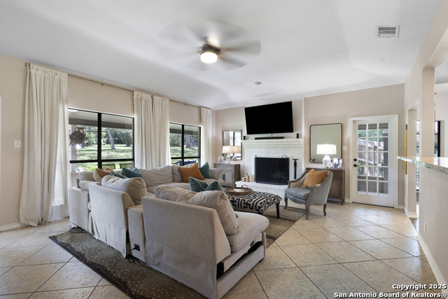 Image 8 of 29 For 21005 Hickory Bend