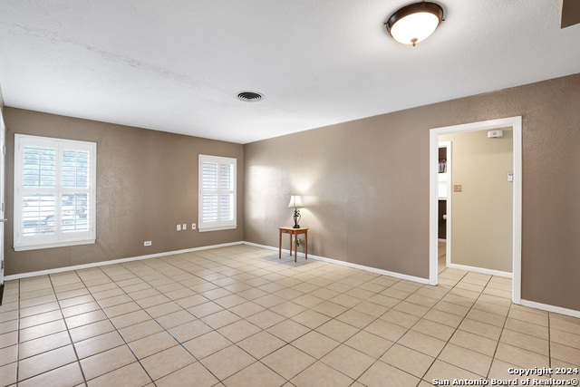 Image 3 of 29 For 358 Saratoga Dr
