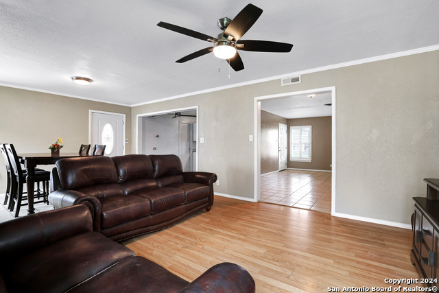 Image 7 of 29 For 358 Saratoga Dr