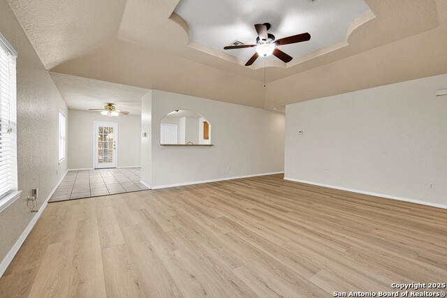 Listing photo id 9 for 8255 Elm Glade