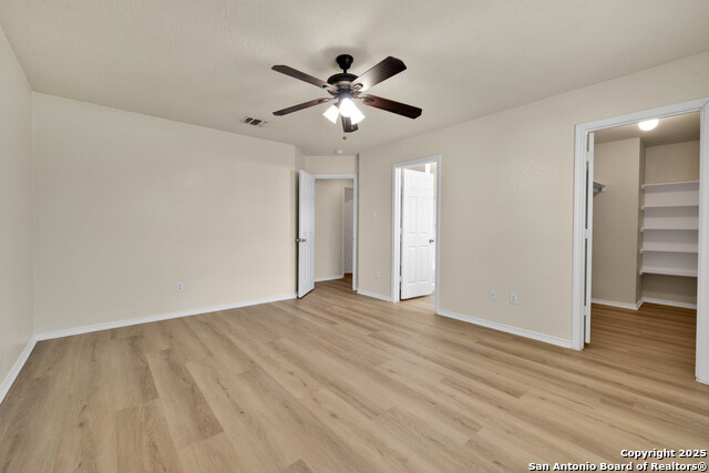Listing photo id 16 for 8255 Elm Glade