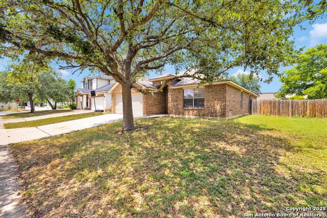 Listing photo id 0 for 8255 Elm Glade