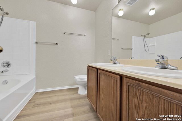 Listing photo id 18 for 8255 Elm Glade