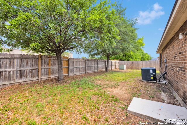 Listing photo id 19 for 8255 Elm Glade