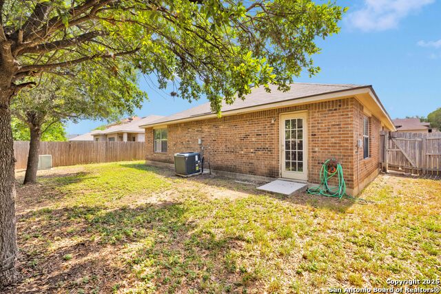 Listing photo id 20 for 8255 Elm Glade