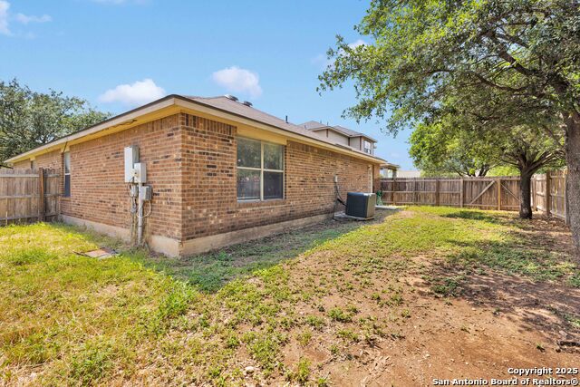 Listing photo id 21 for 8255 Elm Glade