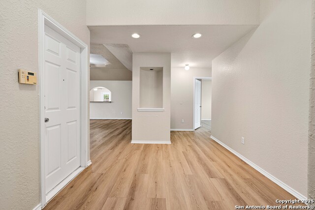 Listing photo id 2 for 8255 Elm Glade