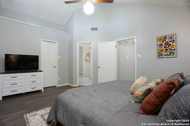 Listing photo id 13 for 9011 Welles Way 1