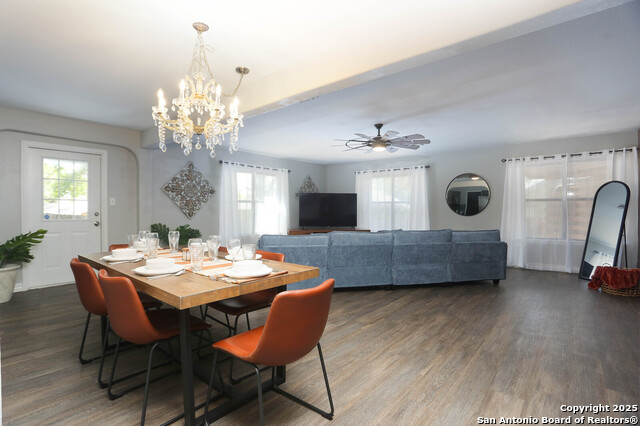 Listing photo id 2 for 9011 Welles Way 1