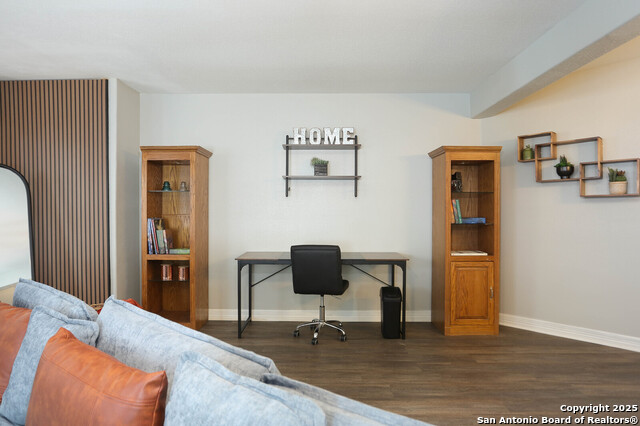 Listing photo id 5 for 9011 Welles Way 1