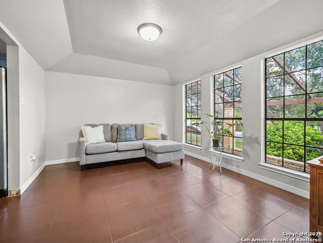 Listing photo id 5 for 5035 Timberhurst