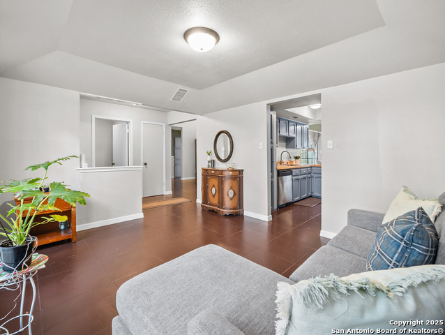 Listing photo id 6 for 5035 Timberhurst