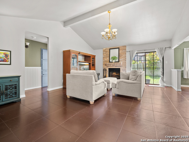 Listing photo id 7 for 5035 Timberhurst