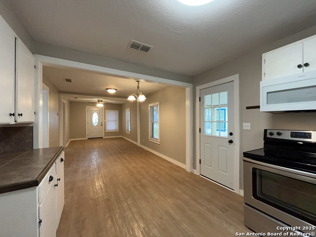 Listing photo id 10 for 443 Seele