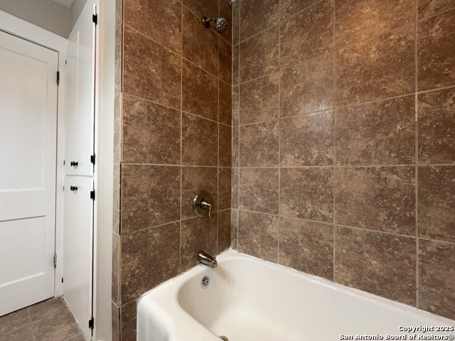 Listing photo id 14 for 443 Seele