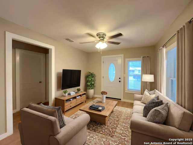 Listing photo id 0 for 443 Seele