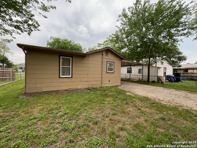 Listing photo id 19 for 443 Seele