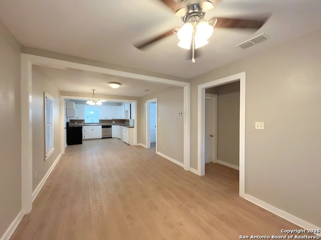 Listing photo id 5 for 443 Seele