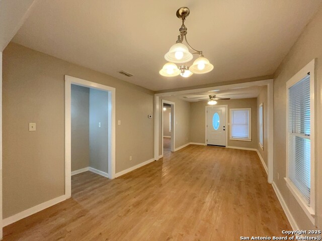 Listing photo id 7 for 443 Seele