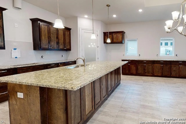 Image 10 of 19 For 620 Carriage House  32