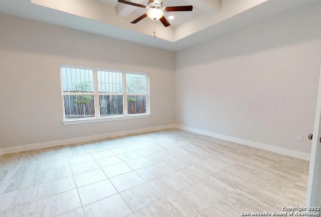 Image 11 of 19 For 620 Carriage House  32