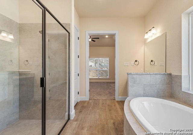 Image 5 of 19 For 620 Carriage House  32