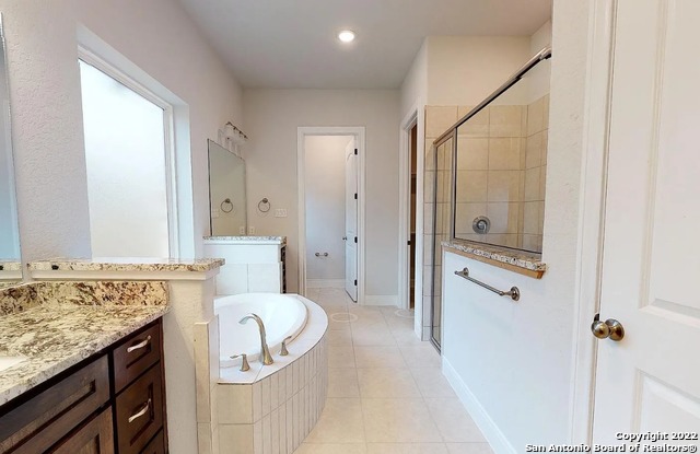 Image 7 of 19 For 620 Carriage House  32