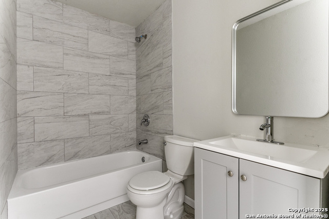 Listing photo id 10 for 3311 Coral Grove