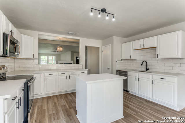 Listing photo id 7 for 3311 Coral Grove