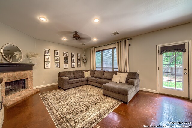 Image 11 of 36 For 2487 Cove Crest