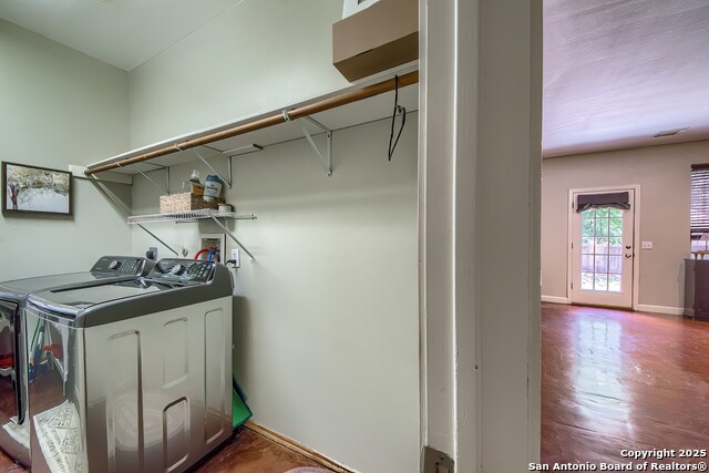 Image 14 of 36 For 2487 Cove Crest