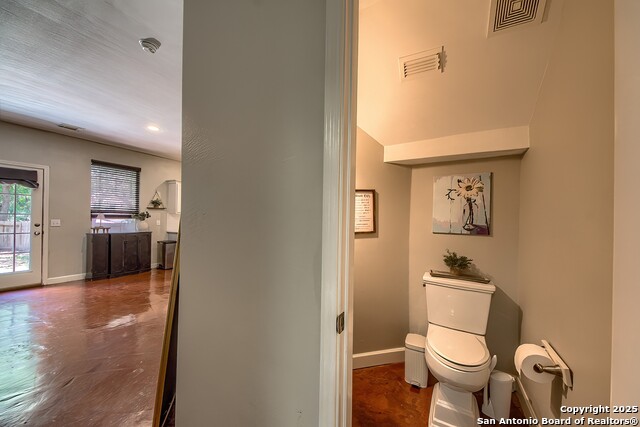 Image 15 of 36 For 2487 Cove Crest